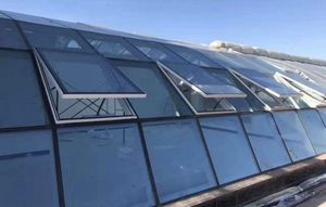 หน้าต่างหลังคาไฟฟ้าแบบระบายอากาศและดูดควันอัตโนมัติ ทนไฟ ทำจากกระจกนิรภัย พร้อมกรอบอลูมิเนียมอัลลอยด์แบบกำหนดเองได้ - Product Image 2