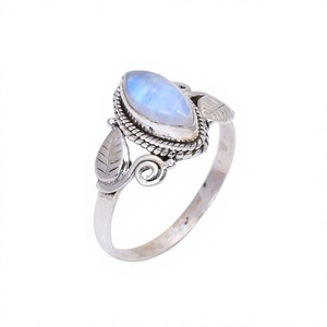 Anillo de Plata de Ley 925 con Piedra de Luna Arcoíris en Cabujón Marques, con Engaste de Bisel, Precio al por Mayor - Product Image 2