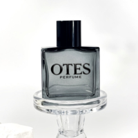 Nouveau design unique de pot cosmétique en verre de couleur personnalisée boîte de parfum d'atomiseur de pompe de pulvérisation 50ml 100ml bouteille de parfum