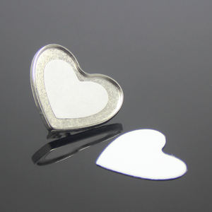 เข็มกลัดรูปหัวใจเปล่าสำหรับงานซับลิเมชั่น ของขวัญ DIY ป้ายกลมสีขาว ป้ายติดเสื้อโลหะทรงสี่เหลี่ยม ป้ายติดเสื้อโลโก้แบบซับลิเมชั่น - Product Image 4
