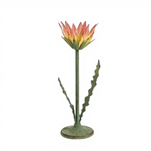 Candelabro de Hierro con Flores Rosas y Amarillas, Tallo Verde, Decoración para el Hogar, Artesanía Metálica Duradera - Product Image 1