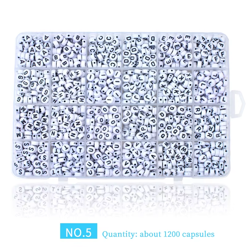 ลูกปัดตัวอักษรสีขาวกลมสีดำ