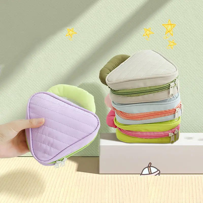 Moda nuevo diseño de inspiración Macaron Color brillante triángulo maquillaje cremallera bolsa para niñas mujeres viaje cosmético organizador bolsas