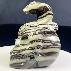 Một mảnh của một hộp sọ đá jasper ruy băng mới có hình con rắn, được làm từ pha lê nhân tạo, hoàn hảo để trang trí nhà - Product Image 2