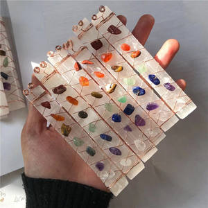 Produk Penyembuhan Spiritual Terbaru: Tongkat Selenite Mentah Berlapis Kawat dengan 7 Manik-Manik Chakra Alami untuk Meditasi - Product Image 2