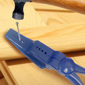 Pinza de plástico azul con extremo de garra para tarimas y palets, herramienta de carpintería DIY, accesorio con mango y protector de mano de seguridad - Product Image 2