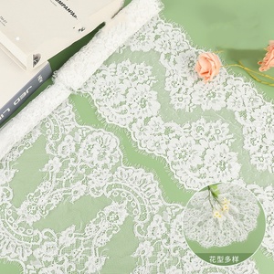 งานปักมือแบบฝรั่งเศส แต่งขอบด้วยลูกไม้แบบขนตา สำหรับผ้าคลุมเจ้าสาว - Product Image 1