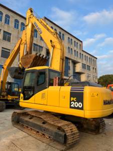 Excavadora Komatsu Pc200 Usada a Precio Competitivo en Estado Original, Modelo P200-7 en Venta - Product Image 4