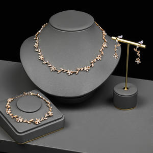 Border Luxury 4-Piece Set Light Fashion Diamond Leaves Collar Cadena Elegante Aleación Accesorios nupciales para regalos - Product Image 6