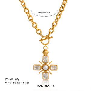 Collana con Chiusura a Croce in Acciaio Inox <span class=keywords><strong>e</strong></span> Zirconi, Gioielli Cristiani per <span class=keywords><strong>Lei</strong></span>/<span class=keywords><strong>Lui</strong></span>, Ciondolo a Croce OT Placcato Oro 18K Antiossidante - Product Image 6