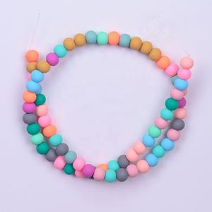 Cuentas Redondas <span class=keywords><strong>de</strong></span> Arcilla Polimérica <span class=keywords><strong>de</strong></span> 7 mm al por Mayor <span class=keywords><strong>de</strong></span> Xinyi, Cuentas Coloridas <span class=keywords><strong>de</strong></span> <span class=keywords><strong>Playa</strong></span> <span class=keywords><strong>de</strong></span> Verano, Cuentas Sueltas en Hilo para Hacer Joyería - Product Image 4