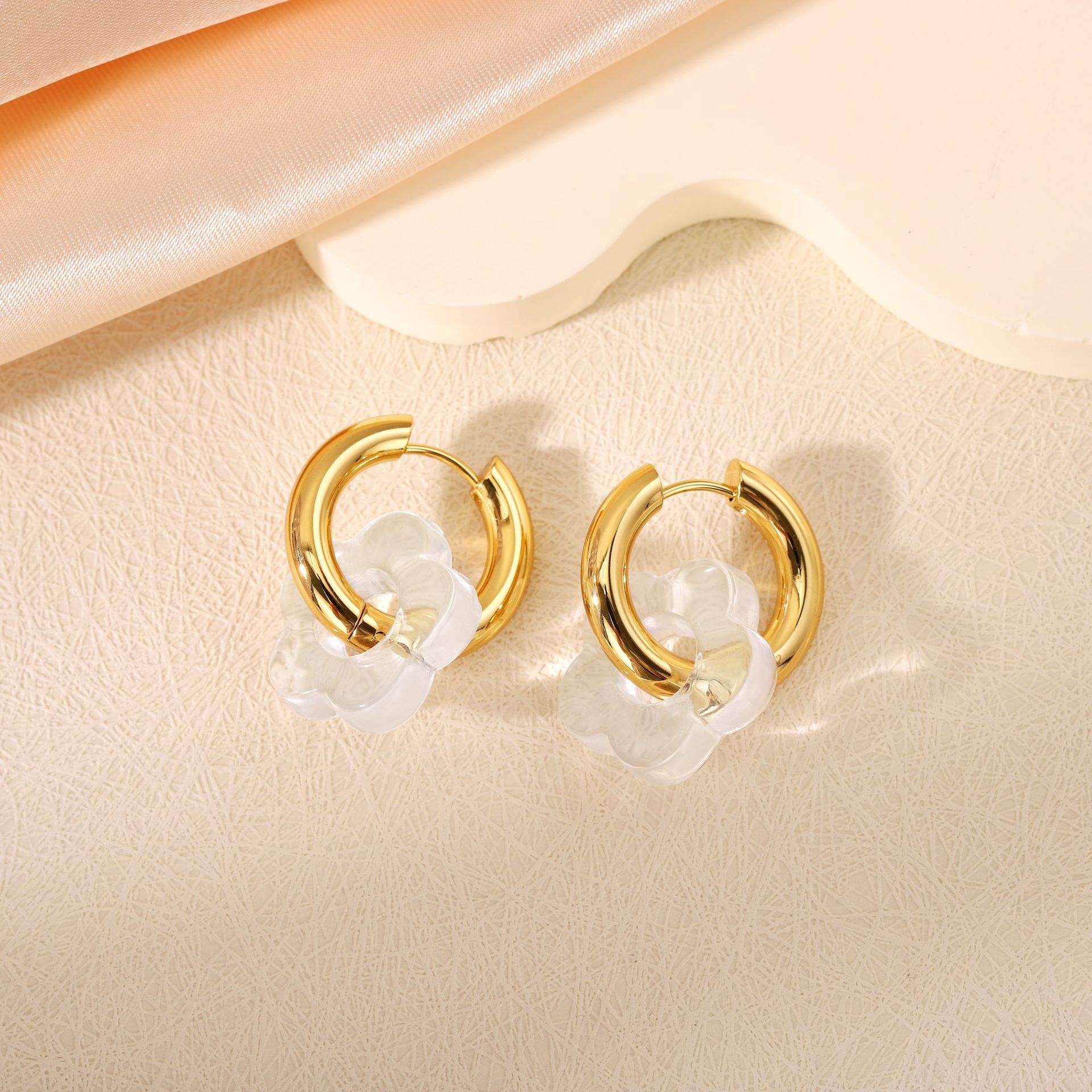 SQ4น้ำแข็งคริสตัลสีขาวใส