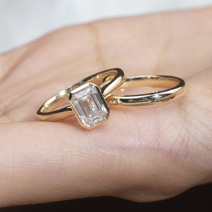 Anillo de oro amarillo de 14 quilates con esmeralda y diamantes para mujer, Messi Jewelry MSR-1376 - Product Image 4