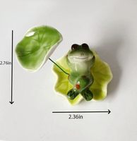 Figurine de grenouille en céramique, grenouille mignonne peinte à la main sur feuille de lotus, mini ornement de grenouille verte, sculpture décorative fantaisiste de grenouille