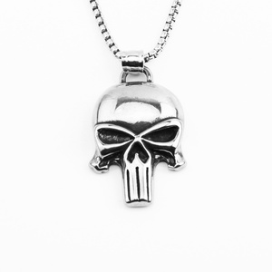 Collar con Colgante de Calavera Punisher Cristiano de Acero Inoxidable Chapado en Oro de 18K, Joyería para Clubes de Motociclistas con Estilo de Rapero Moderno y Encantador - Product Image 2