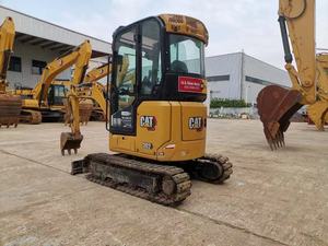 Miniexcavadora hidráulica CAT 302 en oferta, con giro de cola cero, ideal para paisajismo de jardines y trabajos en sitios estrechos. - Product Image 3