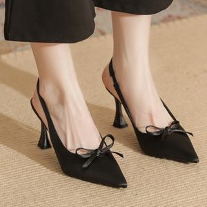 Tacones altos negros y sexys para mujer, ideales para fiestas y bodas elegantes. Con diseño de punta en pico. - Product Image 2