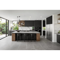 Vente d'usine, armoire de cuisine sur mesure, design haut de gamme, couleur bois, finition laquée blanche