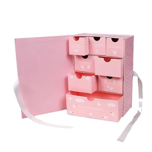Caja de cartón de calendario de Adviento rosa para niños con materiales reciclados de alta calidad con laminación mate y grabado - Product Image 1