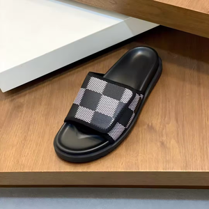 Nouvelles sandales plates en cuir pour hommes de luxe, décontractées, d'été, avec boucle et semelle épaisse, chaussures de plage, collection 2026 - Product Image 5