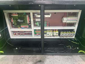 Máquina de Moldeo por Inyección Horizontal Hidráulica de Alta Velocidad YIZUMI FF240 de 240 Toneladas Usada, con Servomotor, PLC, Bomba, Caja de Cambios y Ahorro de Energía - Product Image 5