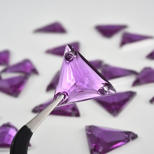 OLeeya Vente en gros de cristaux à coudre en résine triangulaires de 12 mm, 16 mm, 22 mm, strass à dos plat à coudre pour accessoires vestimentaires - Product Image 5
