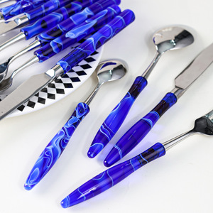 ชุดช้อนส้อมอะคริลิคสีฟ้าลายเมฆพลิ้วไหว พร้อมด้ามจับอะคริลิค  มีด ส้อม ช้อน ช้อนชา ชุดสี่ชิ้น สำหรับของหวานและอาหารค่ำแบบตะวันตก - Product Image 4