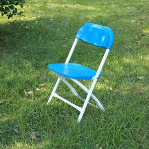 كراسي قابلة للطي للأطفال والكبار والأكثر شعبية في الحدائق الخارجية والحفلات الداخلية والقابلة للطي خفيفة الوزن مصنوعة من البلاستيك باللون الأبيض مناسبة لأحداف الزفاف والأعراس - Product Image 5