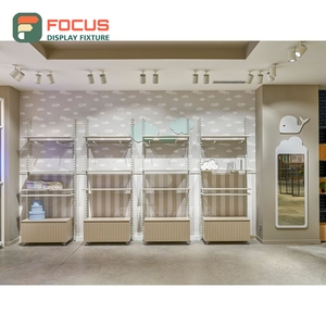 Système d'affichage commercial sur mesure pour l'intérieur des boutiques, matériaux mixtes, design intérieur commercial, franchise de magasin de vêtements - Product Image 1