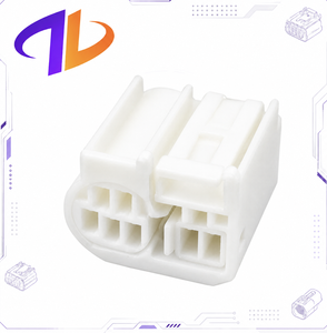 ขายส่ง อะแดปเตอร์เชื่อมต่อสายไฟรถยนต์แบบสี่เหลี่ยมผืนผ้า 7 ขา แบบใหม่ ดีไซน์ใหม่ ขั้วทองเหลือง ตัวผู้ ตัวเมีย IP20 - Product Image 1