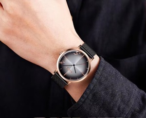 Reloj de Mujer Premium en Oro Rosa, Esfera Azul Profundo, Correa de Malla Milanesa, Delgado, Minimalista, Analógico de Cuarzo para Damas - Product Image 6