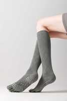 Haute qualité professionnel personnalisé genou-haut Yoga Pilates chaussettes coton Grip Standard solide Pilates chaussettes taille unique jetable