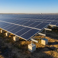 Système de support de panneaux solaires au sol en aluminium à longueur personnalisée, structure de montage PV à inclinaison fixe