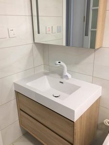 Combinazione di Mobili da Bagno Moderni e Semplici Consigliati dal Little Red Book, Montaggio a Parete Senza Vernice con Lavabo - Product Image 4