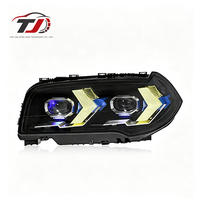 Adapté aux phares de BMW X3 E83 (2006-2010), ensemble de phares modifiés avec lentilles LED style flèche, feux de jour et clignotants.