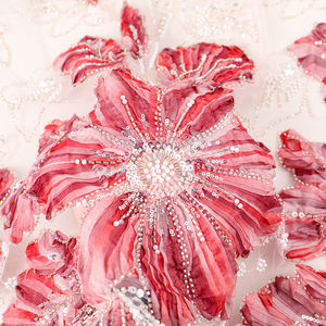 قماش دانتيل مطرز بالخرز والترتر بنقشة زهور أنيقة وملمس ناعم لفساتين الزفاف وتنانير السهرة والملابس - Product Image 1