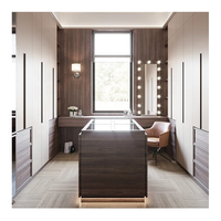 Armoire coulissante de luxe sur mesure en cuir pour chambre à coucher, grande armoire pour femmes avec miroir
