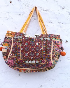 กระเป๋าแฟชั่นสไตล์ชนเผ่าบันจารา งานปะติดปะต่อแบบชนเผ่า ปักลายสวยงาม จุของได้เยอะ เหมาะสำหรับผู้หญิง ใช้ได้ทุกวัน ราคาขายส่ง - Product Image 1