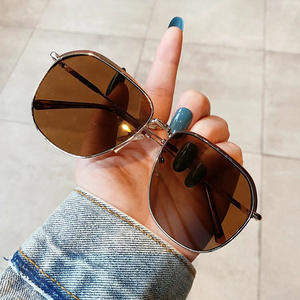 Lunettes de soleil aviateur élégantes pour femmes, monture dorée, verres gris, protection UV400, design irrégulier, type 3, pare-soleil - Product Image 5