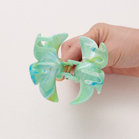 Pince à cheveux en forme de fleur de frangipanier en gros, pince requin en acrylique dégradé, accessoires de cheveux d'été pour la plage pour femmes