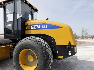 Rouleau compresseur à tambour unique SEM512 de 12 tonnes à forte force d'excitation pour le compactage routier - Product Image 5