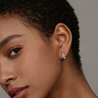 Boucles d'oreilles créoles clicker Huggie personnalisées en titane de qualité implantable ASTM F136 Gaby Jewelry