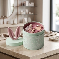 Boîte cadeau cylindrique en papier vert menthe avec oreilles de lapin, poignée en velours, emballage floral pour Pâques