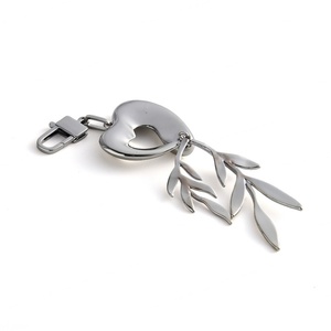 Regalo Romántico para el Día de San Valentín, Llavero de Metal Único con Diseño Creativo en Forma de Corazón - Product Image 3