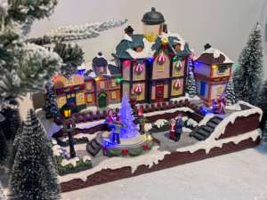 Place du <span class=keywords><strong>marché</strong></span> de <span class=keywords><strong>Noël</strong></span> avec lumière LED Sculpture d'arbre de <span class=keywords><strong>Noël</strong></span> en résine pour enfants avec des fonctions de pop-corn Décoration de bureau - Product Image 4