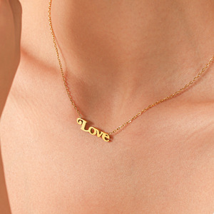 Collier en acier inoxydable plaqué or avec pendentif délicat en forme de mot LOVE, chaîne à maillons, couleur durable, pour couple, rendez-vous galants ou ornements de fête - Product Image 3