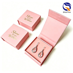 Boîte à bijoux personnalisée avec logo en or estampé à chaud, design unique, pour le rangement portable des bijoux - Product Image 1
