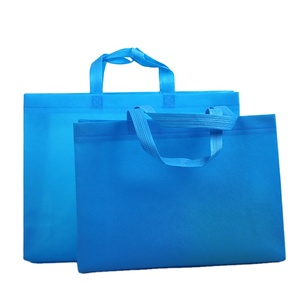 Bolsas no tejidas tipo tote anguladas con logo serigrafiado, reciclables, con parche, venta al por mayor, para publicidad de ropa universal, con base. - Product Image 6