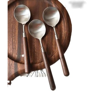 Stainless Steel Spoon With Imitation Walnut Wood Handle Round Spoon For Household Restaurant Use Durable Solid Color Design - Product Image 2