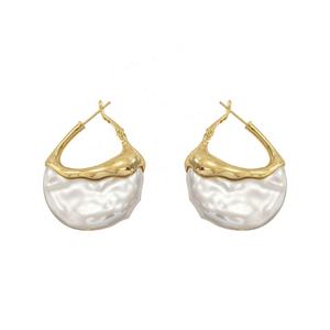 ต่างหูมุกทรงผีเสื้อ สไตล์ยุโรปอเมริกัน หรูหราเบาๆ สำหรับผู้หญิง ทันสมัย ใช้งานได้หลากหลาย สง่างาม แฟชั่นระดับไฮเอนด์ สีทอง - Product Image 5